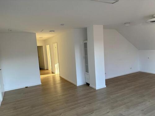 Foto - Zu Vermieten: Moderne 3,5 Zimmer Dachgeschosswohnung 90m2