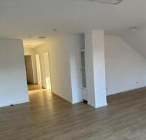 Zu Vermieten: Moderne 3,5 Zimmer Dachgeschosswohnung 90m2 - Kürnach