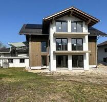 ERSTBEZUG! Kernsanierte 3-Zi. Wohnung mit Dachterrasse in Bernau - Bernau am Chiemsee