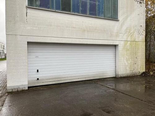 Foto - Hallenvermietung – Durchfahrhalle mit zwei Toren beidseitig bef