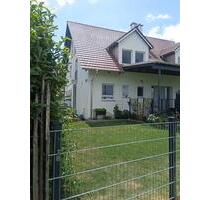 DHH in ruhiger Siedlungslage - 1.300,00&nbsp;EUR Kaltmiete, ca.&nbsp; 135,00&nbsp;m&sup2; in Essenbach (PLZ: 84051)