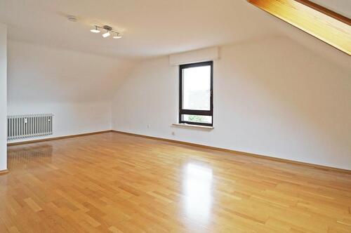 Foto - 2.5 Zimmer Dachgeschoßwohnung zur Miete in Hockenheim