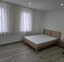 Vollmöbliertes WG-Zimmer mit Balkon in Stuttgart Zuffenhausen