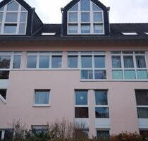 Helle 2 12 Zimmer DG-Wohnung mit verglastem Giebel in Eschweiler