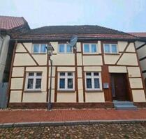 Zweifamilienhaus - 74.000,00&nbsp;EUR Kaufpreis, ca.&nbsp; 254,00&nbsp;m&sup2; in Neustadt-Glewe (PLZ: 19306)