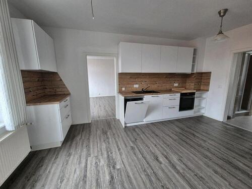 Foto - 4-Zimmer, Einbauküche, Dusche und Wanne, modernisiert