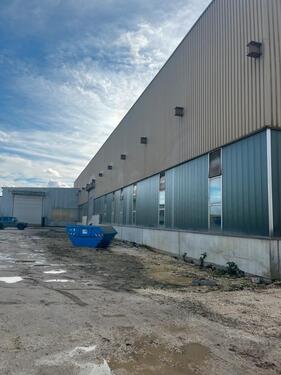 Foto - Freifläche abgeschlossen mit Tor