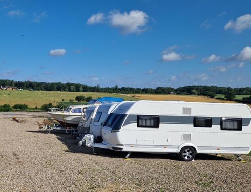 Foto - Außenstellplatz für Wohnwagen, Wohnmobil, Campervan zu vermieten