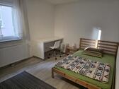 Foto - Vollmöbliertes WG-Zimmer mit Balkon in Stuttgart Zuffenhausen