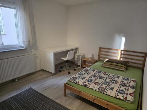 Foto - Vollmöbliertes WG-Zimmer mit Balkon in Stuttgart Zuffenhausen