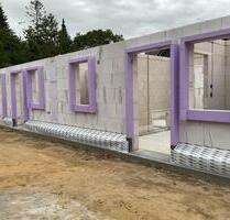 Doppelhaus im Bau, Rohbau EG fertig, gute Infrastruktur, 2400 EW - Bredstedt