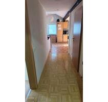 3 Zimmer DG Wohnung - 600,00&nbsp;EUR Kaltmiete, ca.&nbsp; 70,00&nbsp;m&sup2; in Au in der Hallertau (PLZ: 84072)