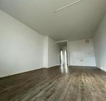 Großzügiges Wohngefühl auf 2 Zimmern – stilvolle Flügeltüren inklusive - Chemnitz Kapellenberg