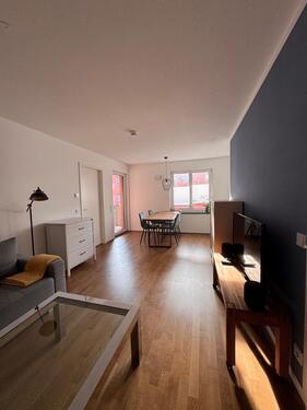 Foto - Lichtdurchfluteter Neubau (2021) mit Balkon, EBK & PV-Anlage – Ho