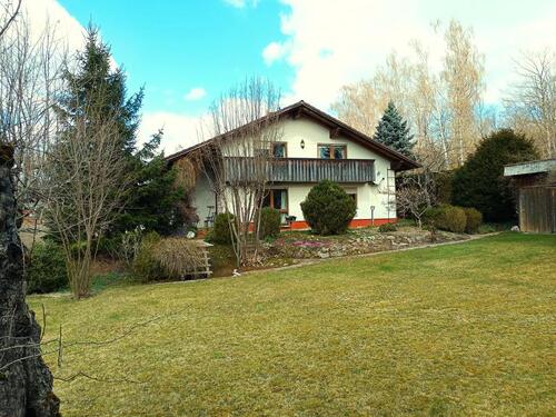 Foto - Einfamilienhaus mit Einliegerwohnung und Baugründstück