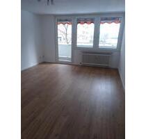 Schöne 1 Zimmer Wohnung + ruhige Lage + Küchenzeile + großer Balkon - Erlangen Bruck