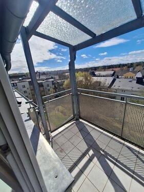 Foto - Gemütliche DG 3-Zimmer mit Laminat, Balkon und Wannenbad in ruhiger Lage! EBK mgl.