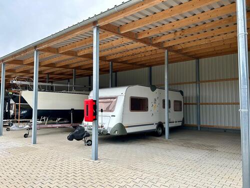 Foto - Überdachter Stellplatz für Wohnmobil oder Wohnwagen