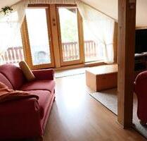 Sehr dörfliche 1993 neu erstellte 2-Zi-Maisonette-Wohnung mit Einbauküche, Loggia und Carport! - Hessisch Oldendorf