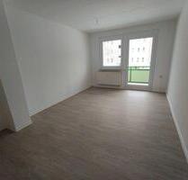 3-Zimmer Wohnung mit Balkon - 380,00&nbsp;EUR Kaltmiete, ca.&nbsp; 62,27&nbsp;m&sup2; in Treuen (PLZ: 08233)