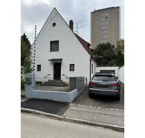 Freistehendes Einfamilienhaus mit Garten in München-Hadern