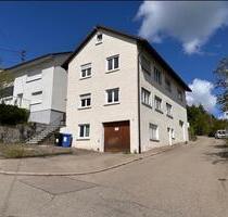 Haus mit zwei Wohneinheiten, Eigennutzung oder als Kapitalanlage - Albstadt Gemarkung Onstmettingen