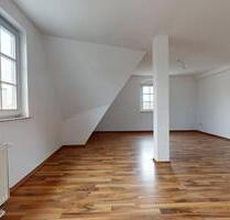 Gemütliche 2-Zimmer-Dachgeschosswohnung mit Wannenbad und viel Platz zur freien Entfaltung - Burgstädt