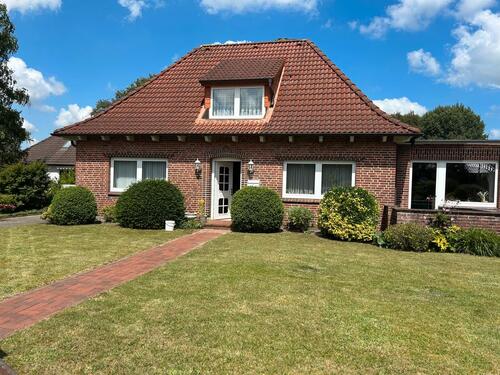 Foto - Schönes Einfamilienhaus mit Garage und großem Grundstück v.privat