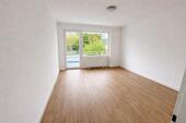 Foto - Renovierte 5-Zimmer-Wohnung mit 2 Balkonen, EBK & Stellplatz
