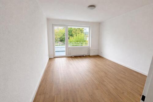 Foto - Renovierte 5-Zimmer-Wohnung mit 2 Balkonen, EBK & Stellplatz