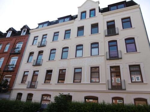 Foto - Altbau-Charme auf 3,5 Zimmern mit Stuck, Flügeltüren & Dielen-Fußboden
