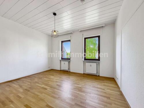 Foto - 3-Zimmer-Altbauwohnung mit Balkon & Stellplatz (Einbauküche möglich)
