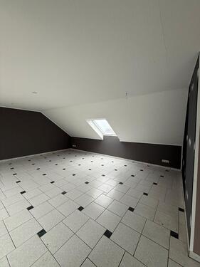 Foto - 3-Zimmer-DG-Wohnung ca. 100 qm mit Balkon in Velbert