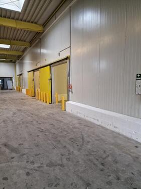 Foto - Lager 30 - 250 m² wir bieten trockene und sichere Lagerflächen in einer großen Halle Strom und Toiletten vorhanden