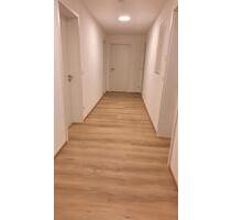 Helle 4-Zimmer-Wohnung mit Küche, Garten, Terrasse&Doppelgarage - Greding