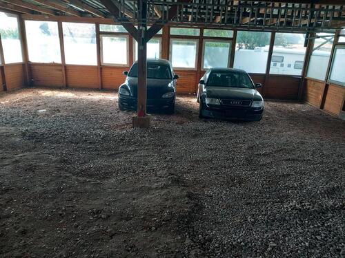 Foto - Stellplätze für PKW, Motorräder o.Ä.