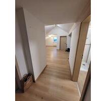 Renovierte 3-Zimmer-Dachgeschosswohnung in 92665 Altenstadt - Altenstadt an der Waldnaab