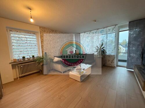 Foto - Diese gut geschnittene Wohnung im 1. Obergeschoss bietet auf ca. 85 m² Wohnfläche ausreichend Platz für eine Familie, Paare oder auch Wohngemeinschaften. Sie besteht aus 4 Zimmern, darunter drei...