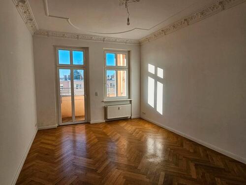 Foto - Tolle Altbauwohnung im 3. OG mit Balkon und Einbauküche++Rennbahnstrasse++