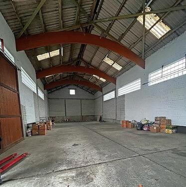 Foto - Hallenabschnitt mit Hebebühne zu vermieten (Kassel)