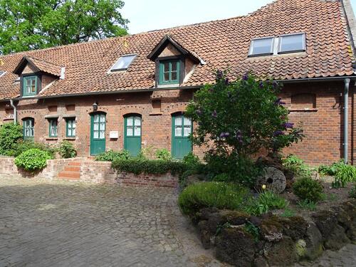 Foto - Wohnen auf denkmalgeschützem Hof - Reihenhaus zur Miete Esperke