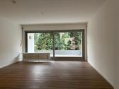 Foto - Helle und frisch renoviert 2,5 Zimmerwohnung mit großem Balkon