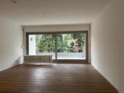 Foto - Helle und frisch renoviert 2,5 Zimmerwohnung mit großem Balkon