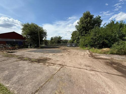 Foto - 1.500 qm Lagerﬂäche Stellplätze Parkplätze in Gotha