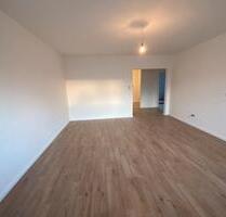 Sanierte 3 Zimmer Wohnung mit Balkon - Emden Tholenswehr