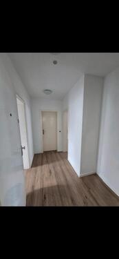 Foto - Frisch renovierte 2,5 Zimmerwohnung mit Balkon in Untertürkheim