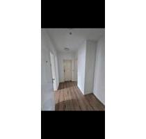 Frisch renovierte 2,5 Zimmerwohnung mit Balkon in Untertürkheim - Weinstadt