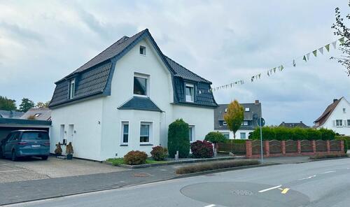 Foto - Ein-Zweifamilienhaus mit Garage in Clarholz