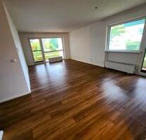 Freundliche und modernisierte 2,5-Raum-EG-Wohnung mit Balkon - Königsbronn