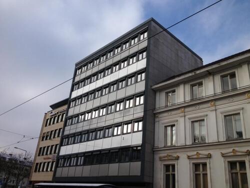 Foto - Geschäftsräume am Ständeplatz mit über 15m Schaufensterfront
